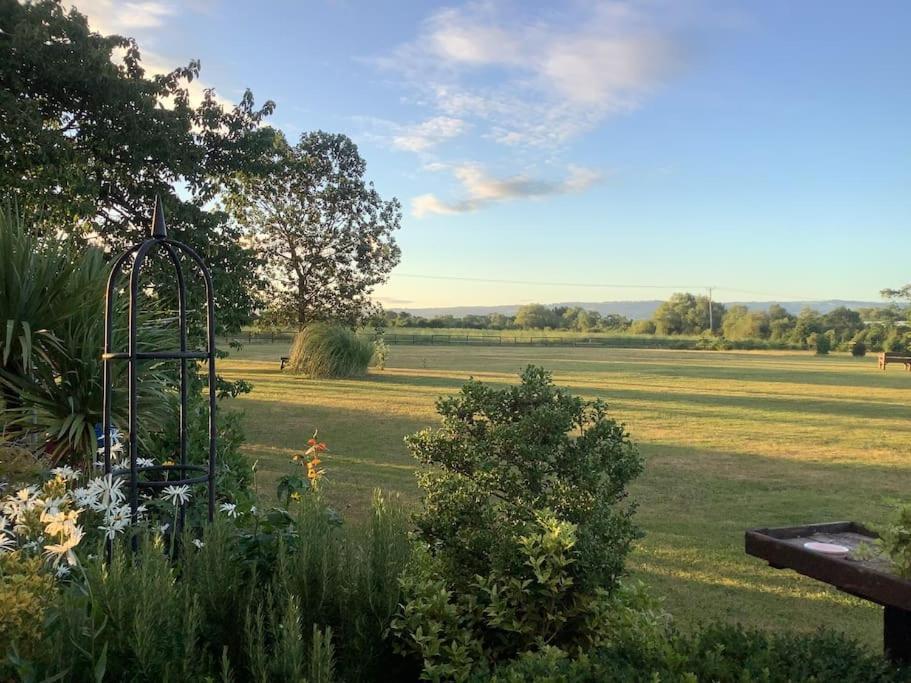 Cotswold Edge Guest Suite With Broadway Hill View Badsey Eksteriør billede